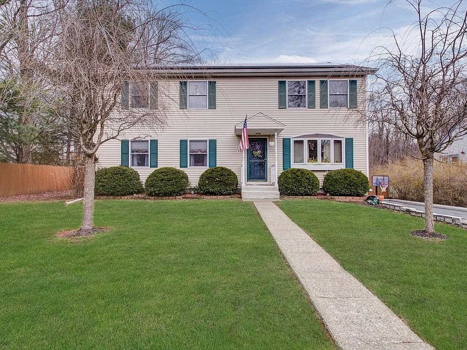 1st image of 5 Halstead Dr