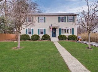 5 Halstead Dr, Hyde Park, NY 12538