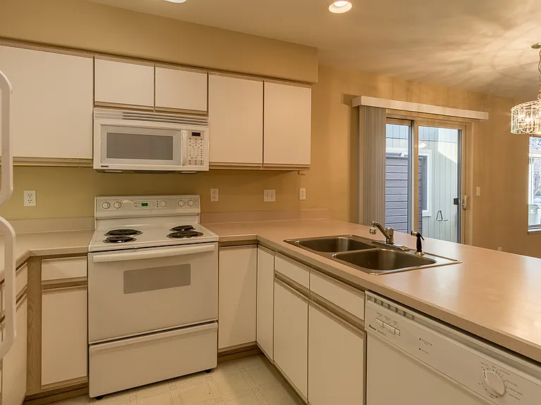 1615 Newport Ave #2 — Photo 2