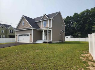 21 Library St, Hudson, NH 03051