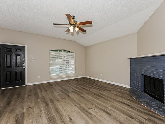 5th image of 621 Hollyberry Dr