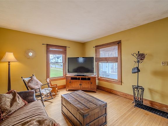3rd image of 54 Chapel St