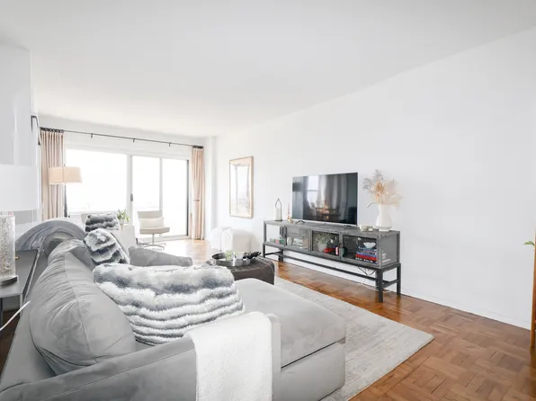 60 East 8th Street image 2 of 15