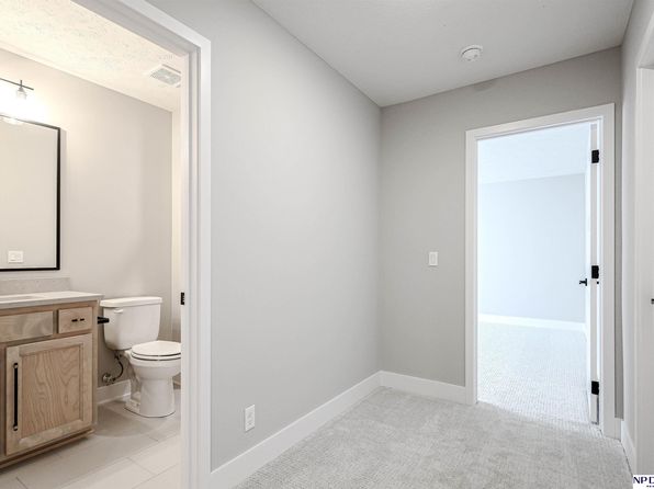 12715 S 79th St, Papillion, NE 68046