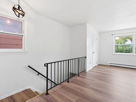 4th image of 17 Linden Ave
