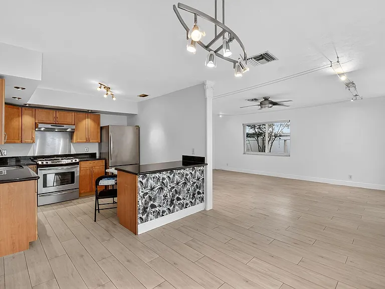 1606 NE 15th Ave #1606 — Photo 5