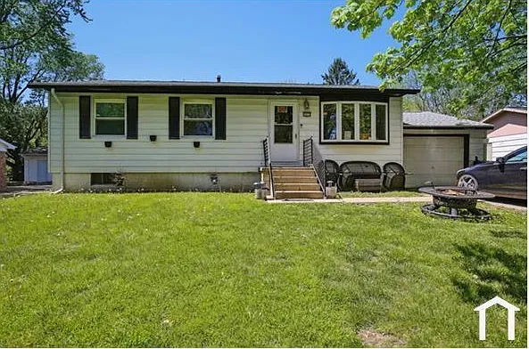 1511 Kings Way #B — Photo 1