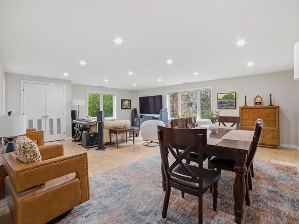 11 Ledgewood Way APT 16, Peabody, MA 01960