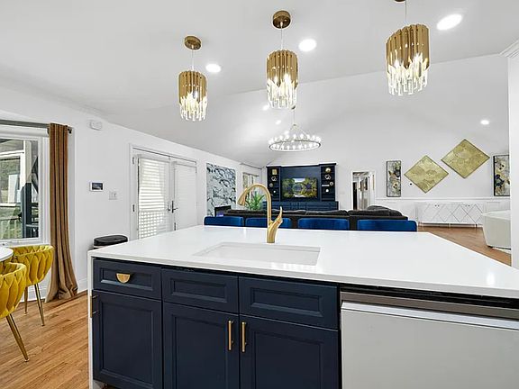 5th image of 712 Malbay Ln