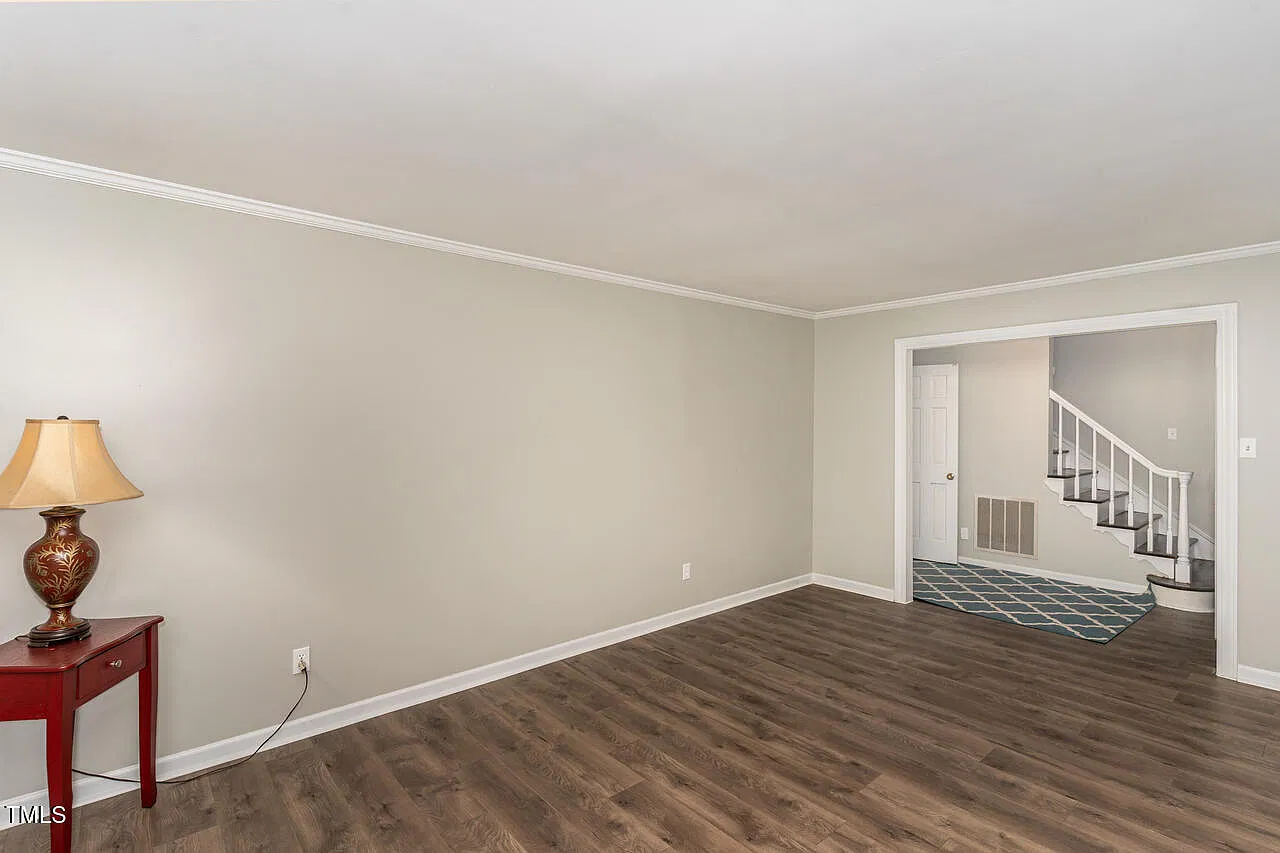 3 bed, 2.5 bath, 2500 sqft, $3,600 — Photo 3