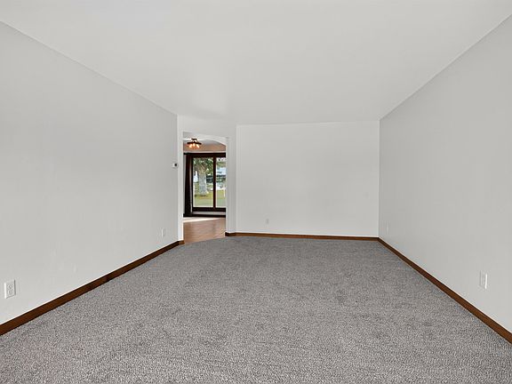 4th image of 1607 Cormier Rd
