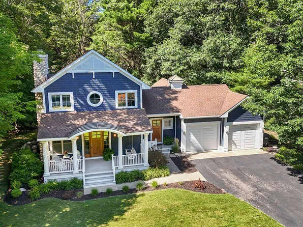 77170 Summers Gate Cir, South Haven, MI 49090