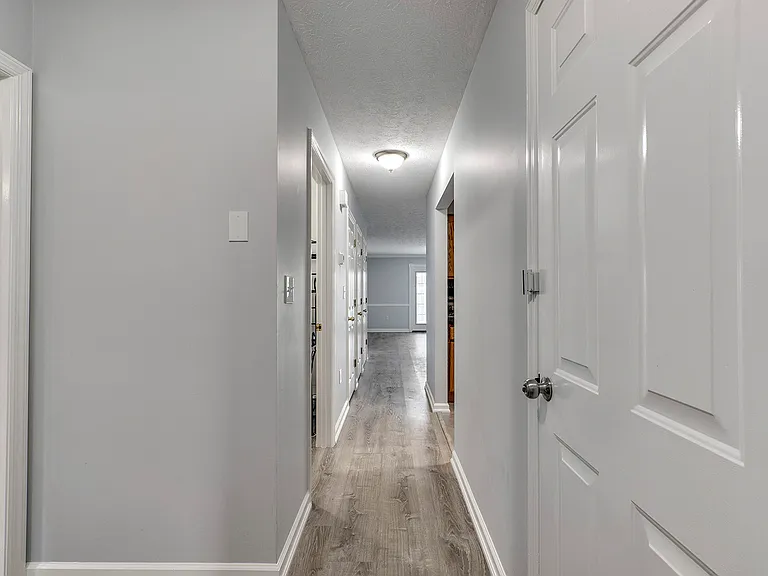 101 Pinewood Dr #1 — Photo 2