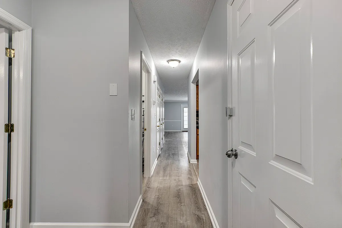 Building Photo - 101 Pinewood Dr #1
