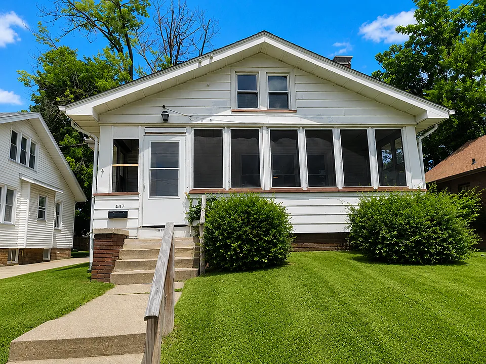 407 E Archer Ave