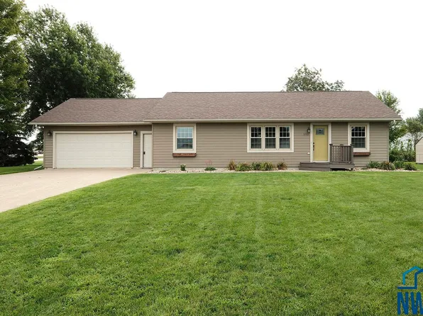 1192 4th Ave NE, Sioux Center, IA 51250