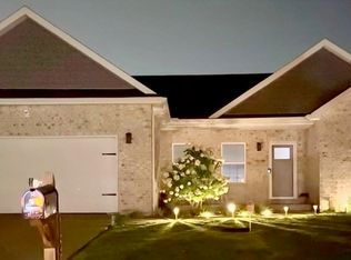 1550 Breezy Creek Dr, Evansville, IN 47720