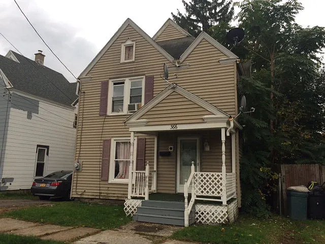 366 Norton St photo 1