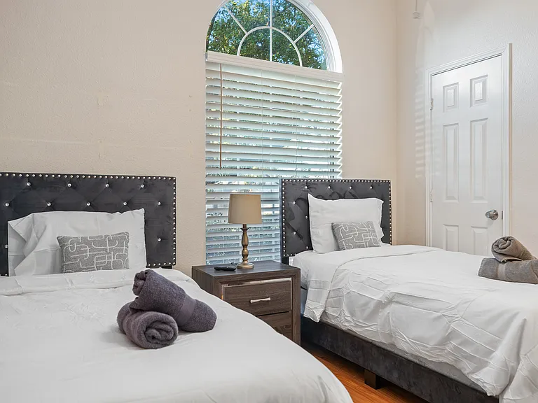 3904 Burnley Dr — Photo 12