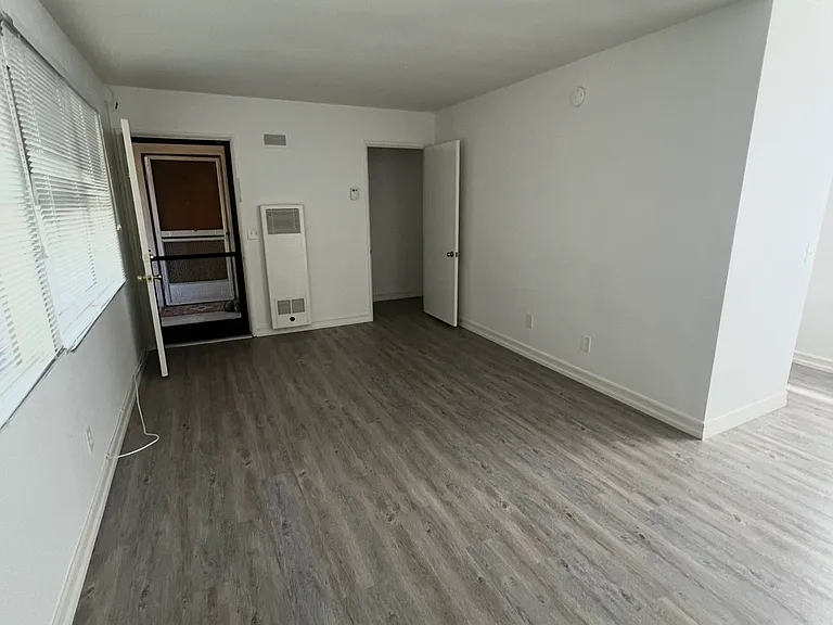 600 S Oak Knoll Ave #4 — Photo 6
