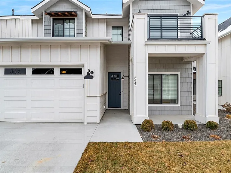 6642 N Asissi Ln — Photo 3