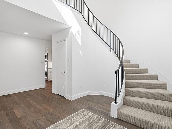 4th image of 4548 Overton Terrace Ct