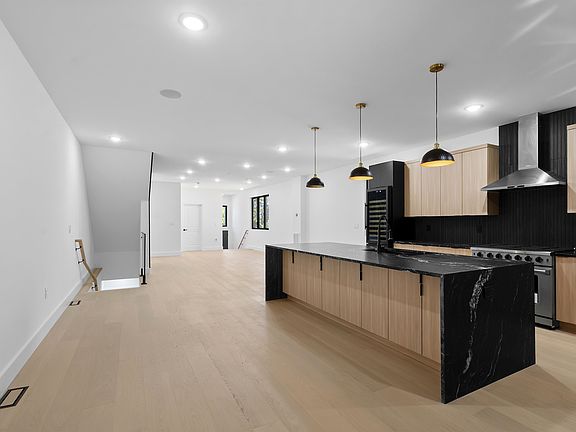 3rd image of 704 Chestnut St #A