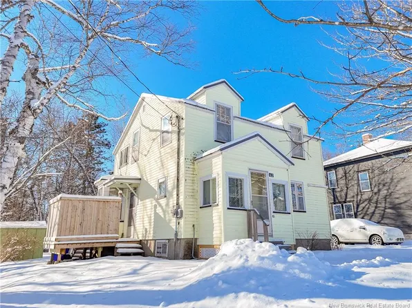 63 Lake Ave, McAdam, NB E6J 1P1
