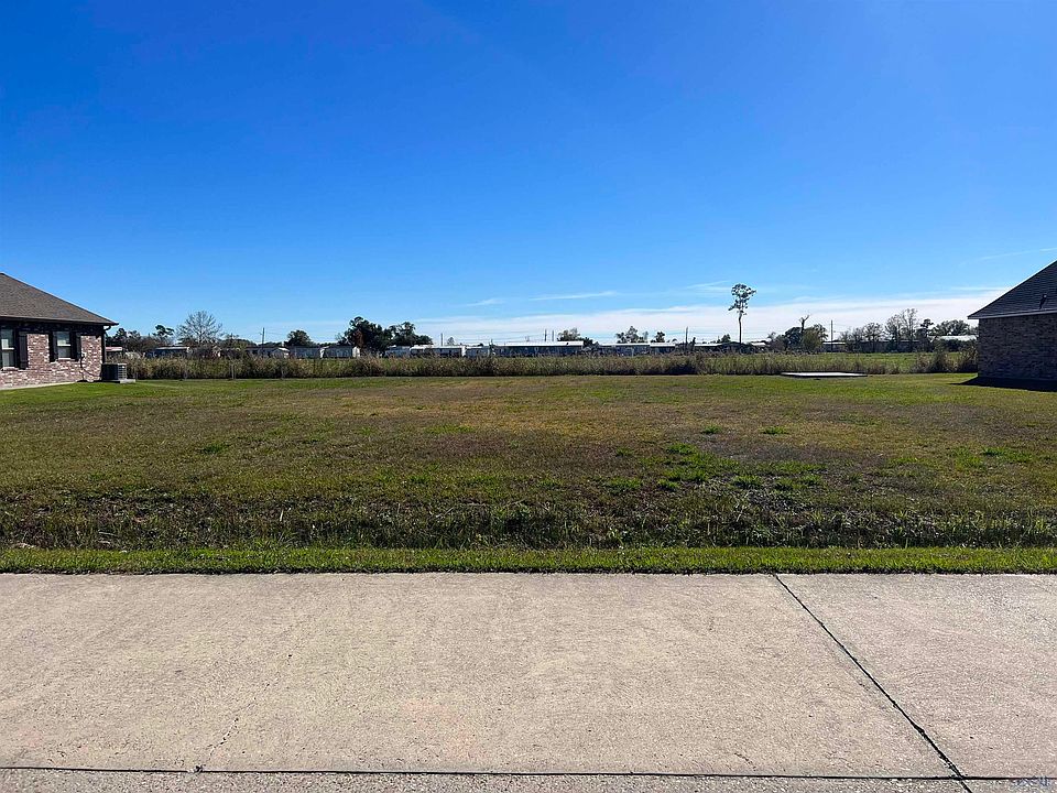 1st image of 275 Kleinpeter Dr