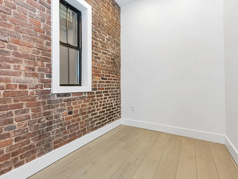 356 W 48th St #D1 — Photo 18