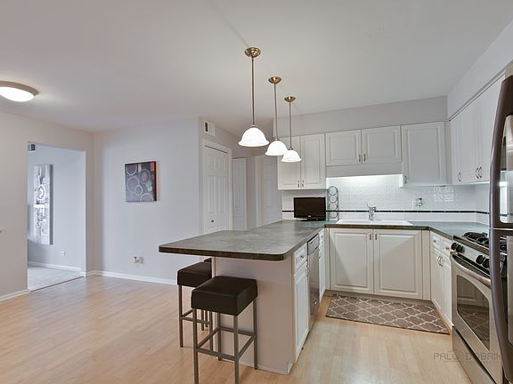 4th image of 1600 E Thacker St APT 704