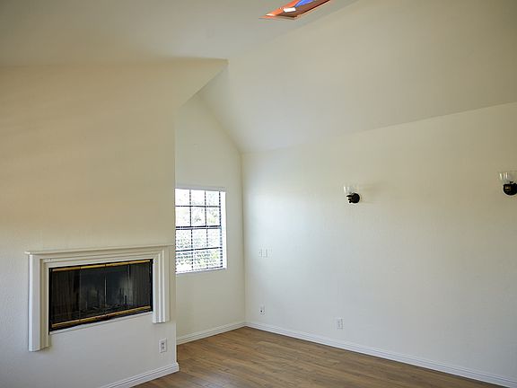 2nd image of 364 Orizaba Ave