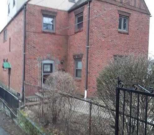 3rd image of 455 Bedford Ave
