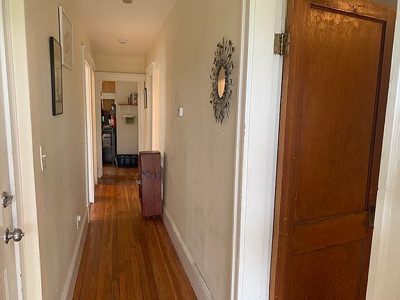 3rd image of 20 Lincoln Pkwy #2