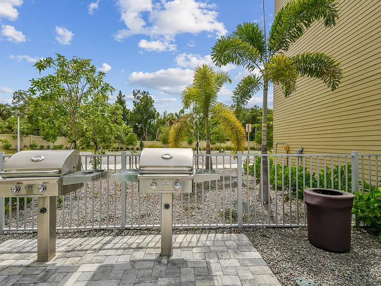 1889 N Tamiami Trl #1-ID1590863P — Photo 24