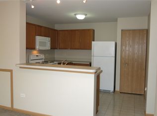 2001 Silverstone Dr, Carpentersville, IL 60110