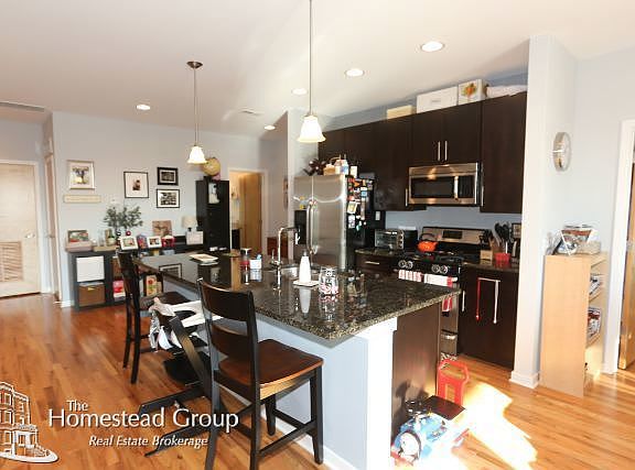 3rd image of 1822 W Irving Park Road # 403 Fl 4th