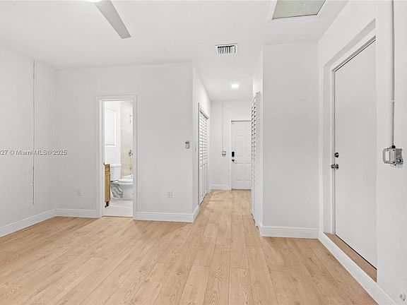 4th image of 317 N 31st Ave