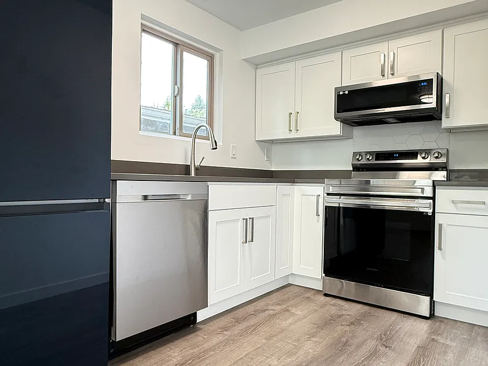 10 W Florentia St #2