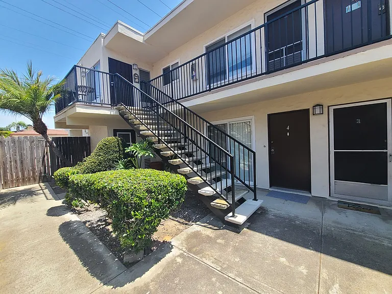 2138 Balboa Ave — Photo 2