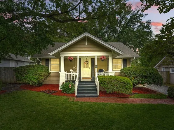 8029 Robinson St, Overland Park, KS 66204