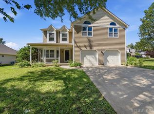 13 Saddlewood Ct, Sugar Grove, IL 60554
