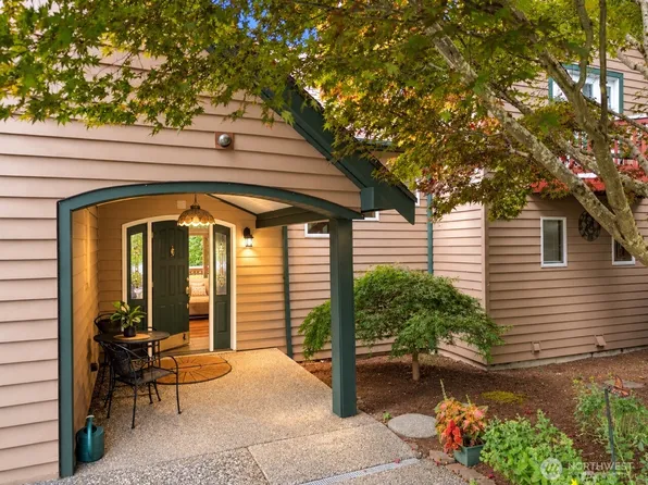 8025 45th Avenue NE, Seattle, WA 98115
