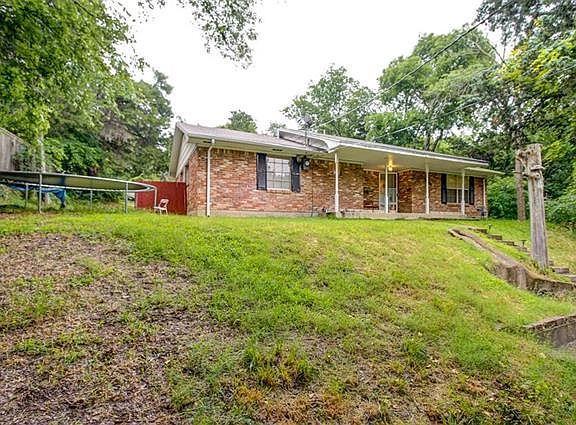 4th image of 1009 Cedar Trail Dr