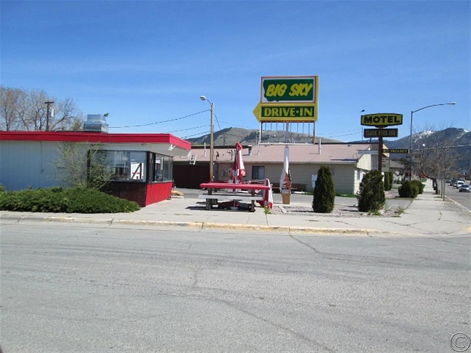 2nd image of 1016 W Broadway St