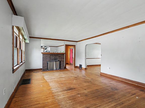 2nd image of 19 Hoffman Ave