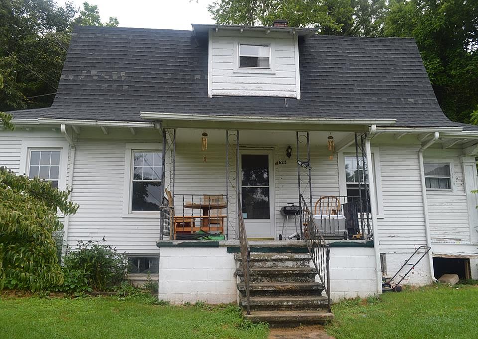 1st image of 623 1st Ave