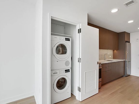 5th image of 18 6th Ave APT 4007