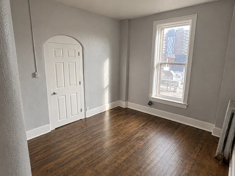 Rare Highlands Location w/ Parking Spot & Laundry On-Site! 32nd & Lowell — Photo 9