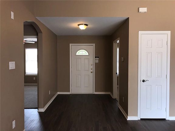 5th image of 306 Cedar Dr